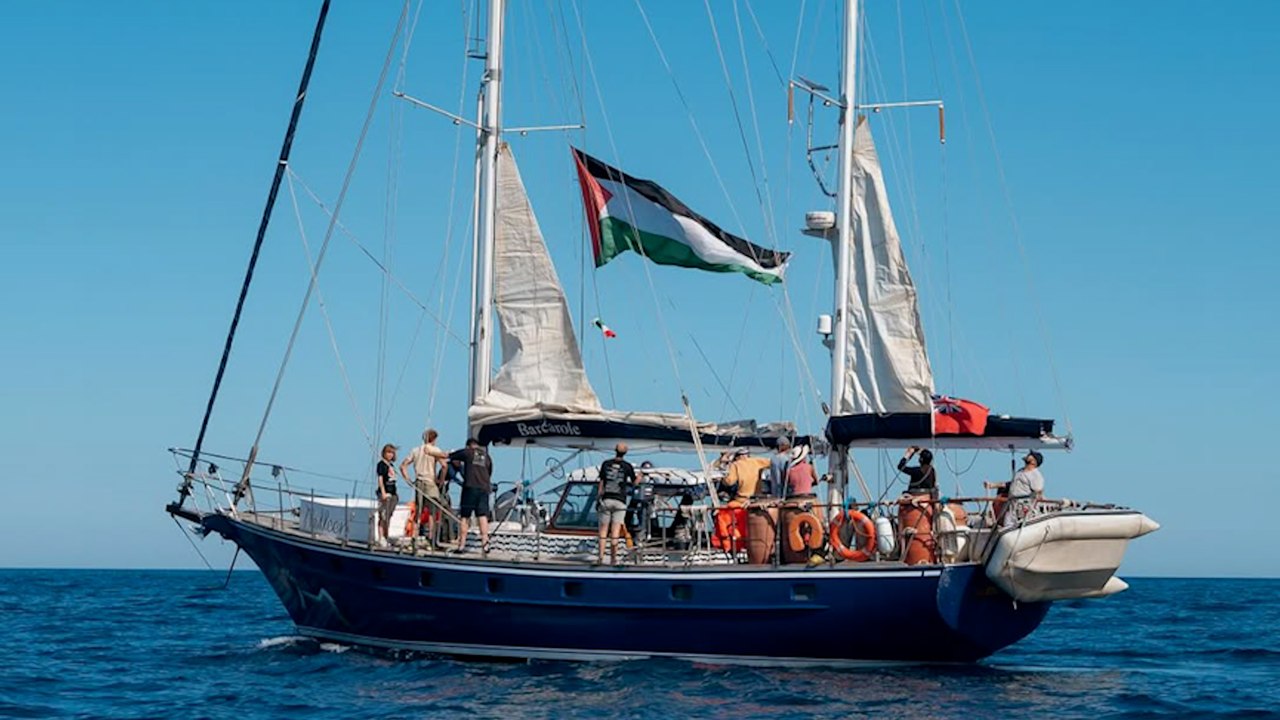 « Des drones nous survolent » : frayeur à bord du bateau transportant Rima Hassan vers Gaza