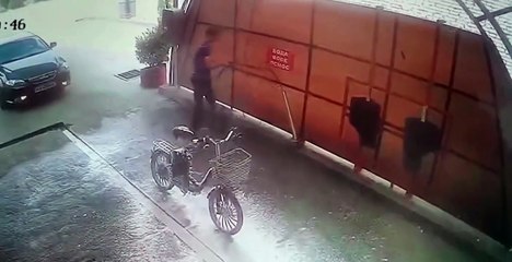 Quand tu nettoies ton vélo electrique... oups