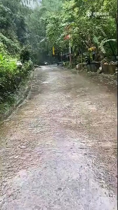 Ils échappent de peu à une crue éclaire