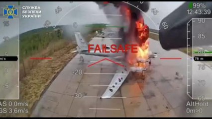 Le immagini dell'operazione Ragnatela: distrutti i bombardieri russi