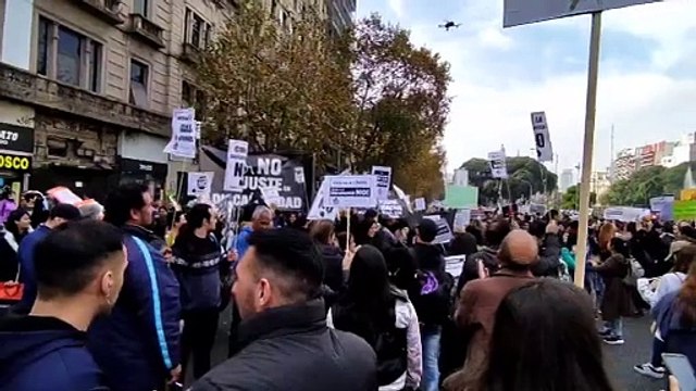 Jornada de protesta con reclamos de jubilados y pediatras del Garrahan