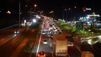 Bayram yolculuğu Bolu’yu kilitledi: Trafik durma noktasına geldi