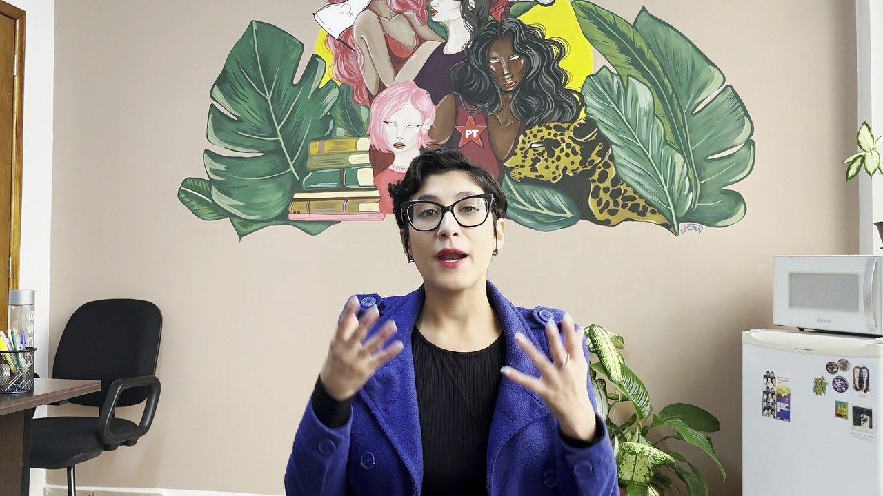 Vereadora questiona secretaria de educação sobre falta de uniformes para estudantes de Cascavel