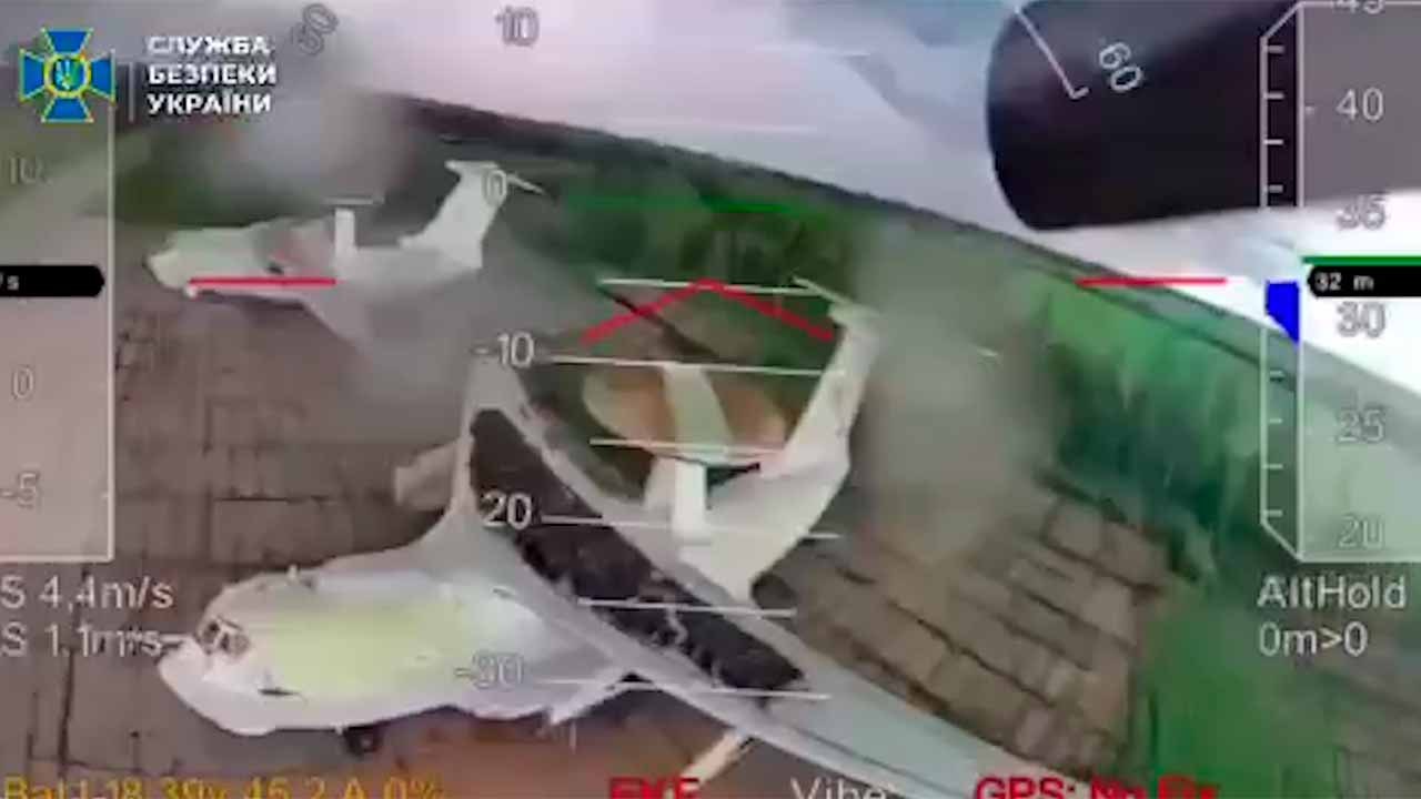 Ukraine veröffentlicht Video geheimer Operation, bei der 41 russische Flugzeuge zerstört wurden
