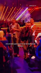 Manuel Turizo sufre incómodo momento durante presentación con Becky G