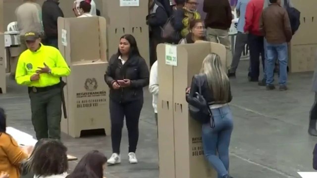 Expresidentes, exministros y senadores critican la iniciativa de hacer consulta popular por decreto