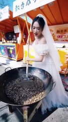 CEO is allergic to all girls, but he only can be touched by Cinderella. True love has begun!