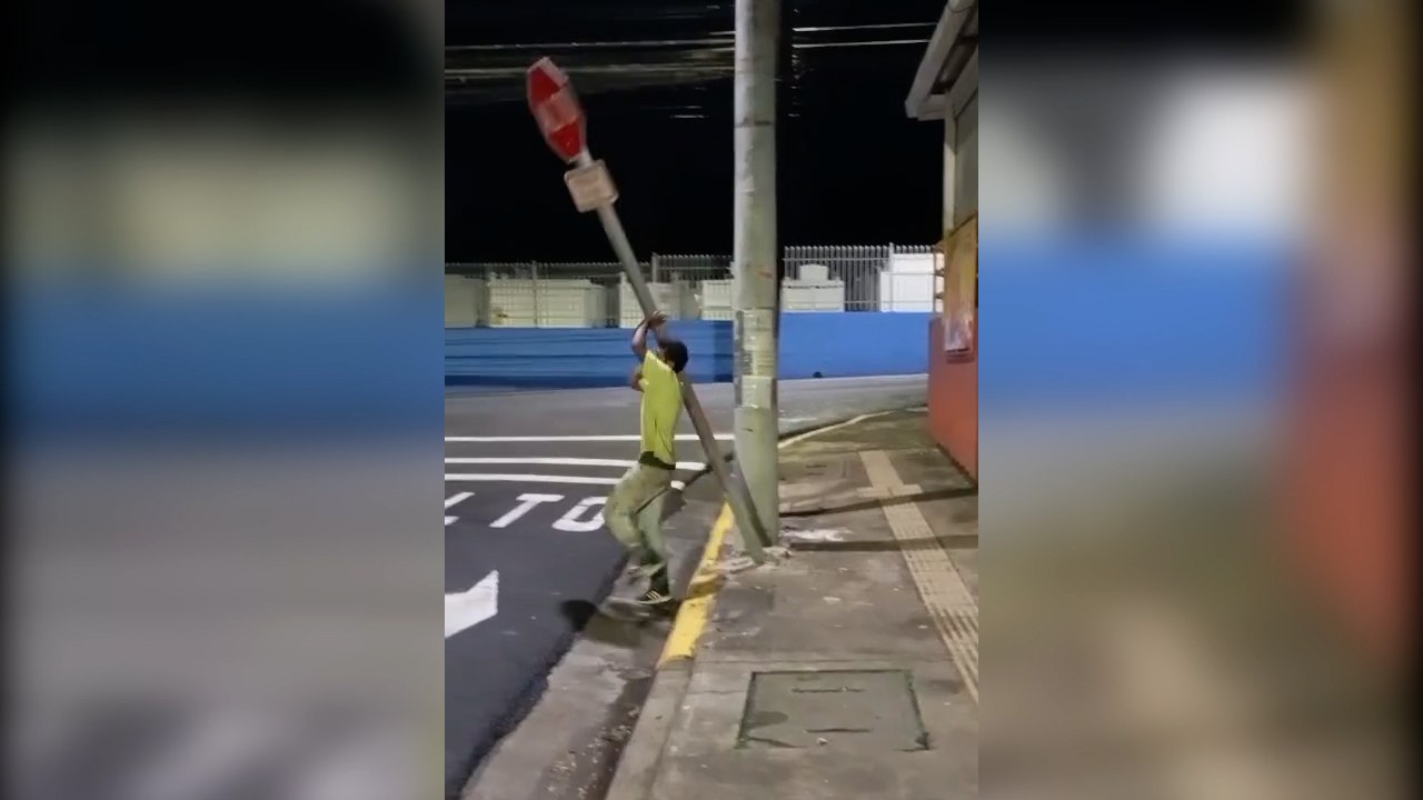 ext-Vecino de Curridabat “Los drogadictos se están robando todas las señales de tránsito-040625