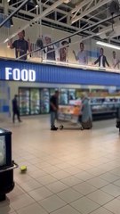 超市争执升级！丈夫怒骂妻引发激烈冲突🛒