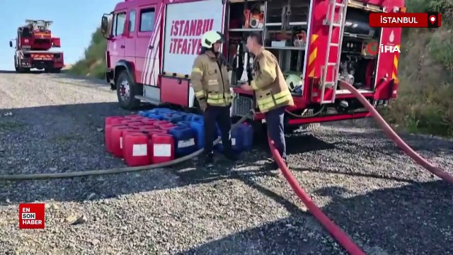 Sultangazi'de katı atık toplama alanında yangın