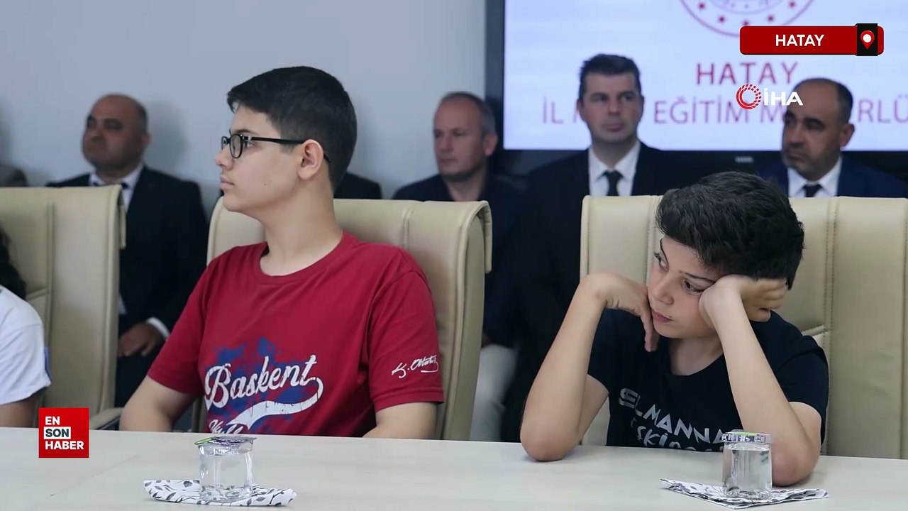 Hatay’da bursluluk sınavında 500 tam puan alan 16 öğrenci ödüllendirildi