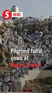 Pilgrims gather at Mount Arafat for sacred hajj ritual