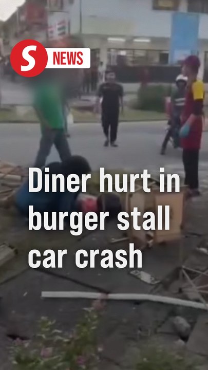 Man injured as car rams into burger stall in Shah Alam
