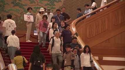 대통령실 복귀 앞둔 청와대...평일에도 관람객 줄이어 / YTN