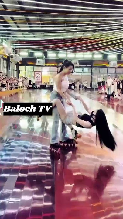 "Heelys پر کمال! | Chinese Girl’s Magical Performance on Wheele ا ایک چینی لڑکی کی پرفارمز دیکھ کر اپ دنگ رہ جاتیں گے ،بہت ہی کمال کی ویڈیو ہے
