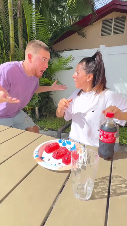 Flies Attacked the Cake 😱🧁