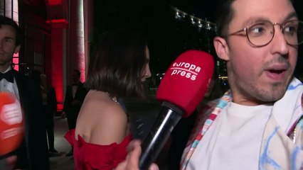 Tamara Falcó, a punto de 'perder' su vestido ante la atónita mirada de Íñigo Onieva