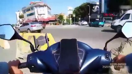 Ataşehir'de trafikte yol verme kavgası; hamile eşinin yanında saldırdı