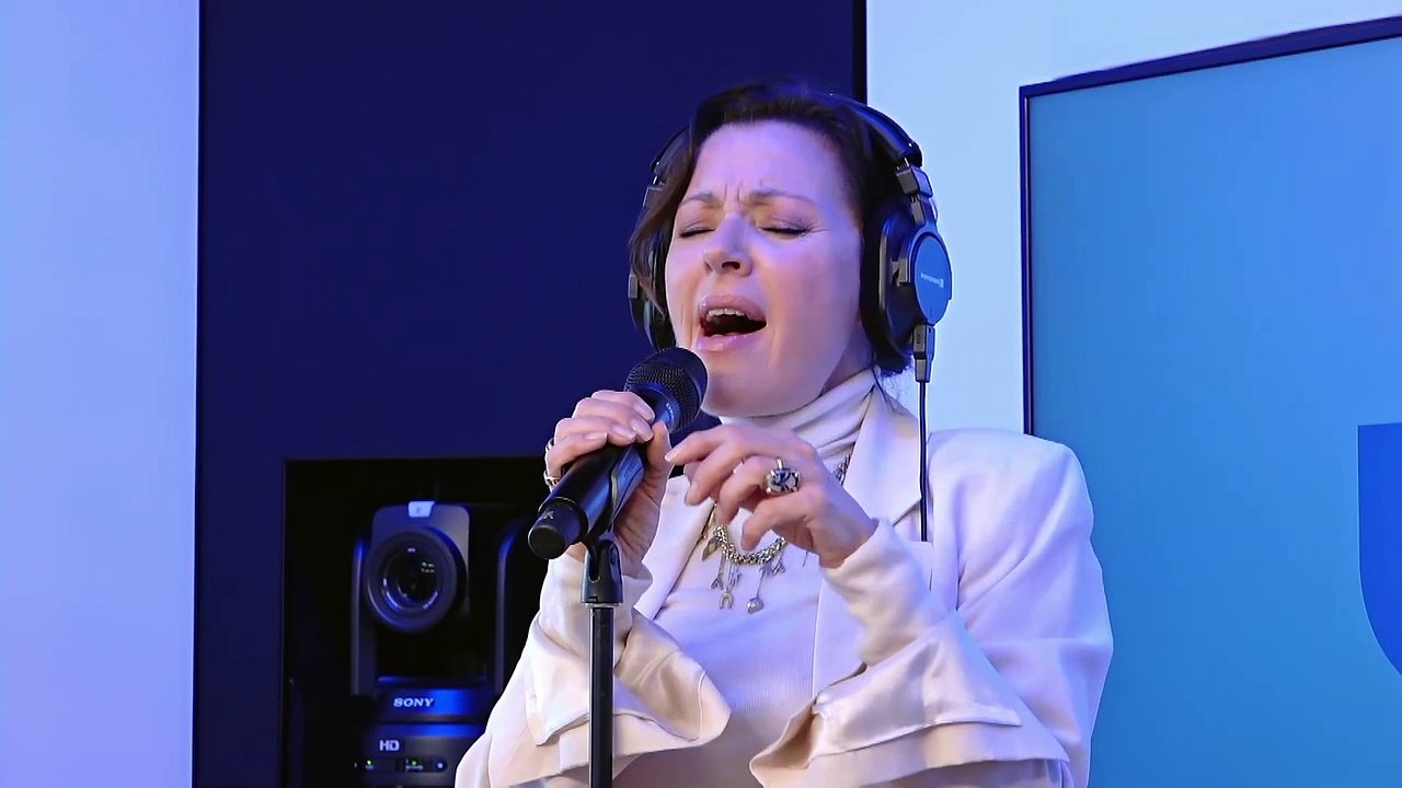 «Aimer jusqu’à l’impossible» : le live de Tina Arena dans Culture médias