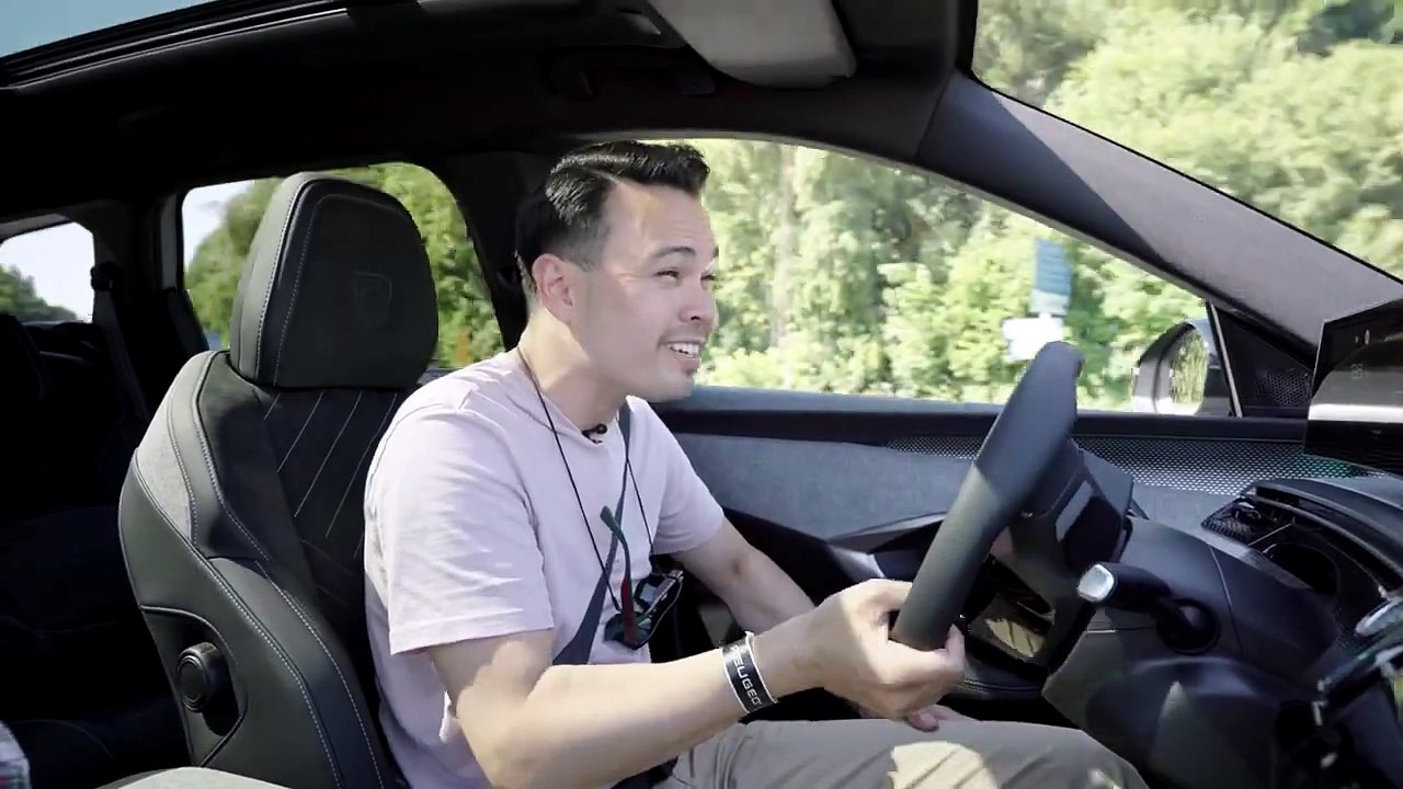 Peugeot E-5008 Test Drive! BEST IN CLASS