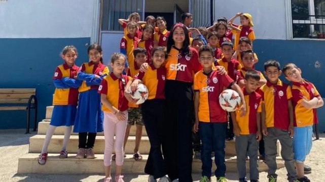 Yunus Akgün’den köy okulu öğrencilerine destek