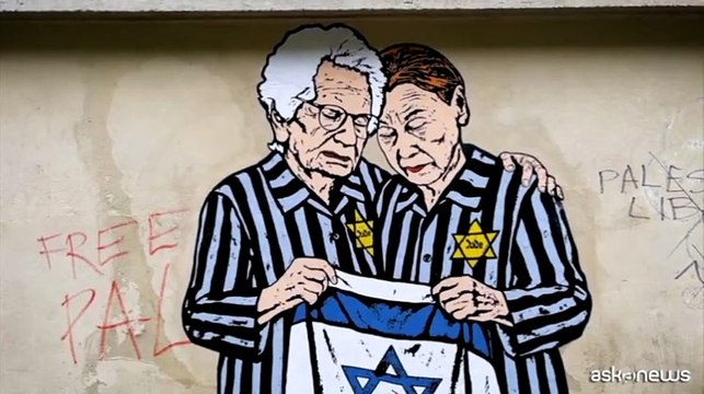 Al Memoriale dello Shoah spunta murales con Segre e Bruck abbracciate