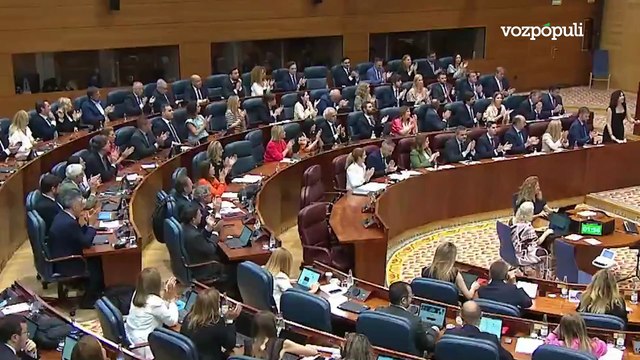 Ayuso rechaza ponerse el pinganillo durante la Conferencia de Presidentes y critica que Sánchez utiliza el catalán