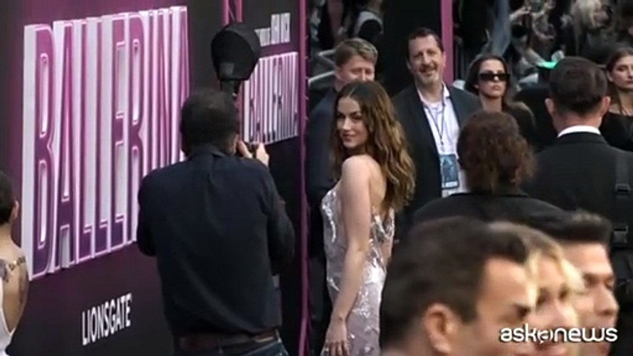 Keanu Reeves e Ana de Armas alla premiere di "Ballerina" a Hollywood