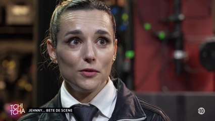 Jehnny Beth à l'aise sur scène mais aussi devant la caméra pour son nouveau rôle dans "Différente"