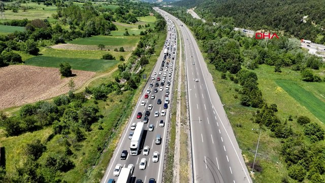 Bolu'da bayram trafiği dron ile görüntülendi