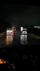 Acidente com carreta deixa filas na BR-101 em Joinville