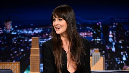 GALA VIDEO - Dakota Johnson et Chris Martin séparés ? Après 8 ans d’amour, ils auraient bel et bien rompu…