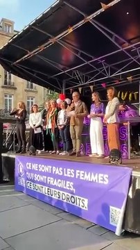 Le maire écologiste de Bordeaux, Pierre Hurmic , interrompu en plein discours par les féministes de Némesis qui dénoncent une justice laxiste et demandent de renvoyer chez eux les violeur étrangers - VIDEO