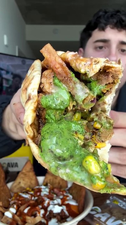Follow for more ASMR videos🌮🍟 Credits: @blakesmunchies #mukbang #asmr #fastfood #asmreating