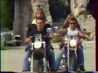 Johnny Hallyday – Présentation de sa Ligne de Vêtements sur L’Envie (Discos d’Or – 19 août 1987, FR3)