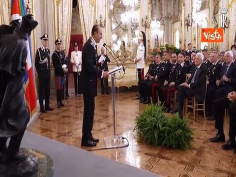 Carabinieri nella tormenta , la statuetta in dono a Mattarella per l'anniversario dell'Arma