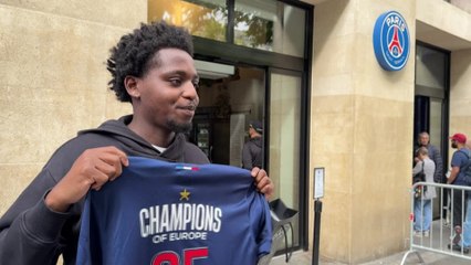 Ligue des Champions : la file d’attente à Paris pour le maillot étoilé du PSG