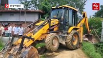 প্ৰাক্তন পৌৰপতিয়ে বেদখল কৰি ৰখা ভূমিতো চলিল প্ৰশাসনৰ বুলড’জাৰ