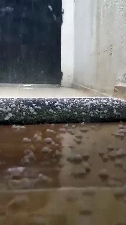 عاصفة برد قوية الآن ببلدية ورماس ولاية واد سوف ⛈️🌨️⚡