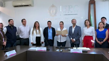 Toño Ochoa recibe constancia de mayoria