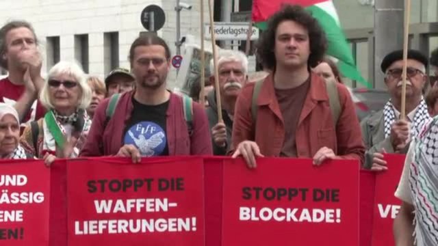 Ministro Israele a Berlino, protesta fuori dal ministero degli Esteri