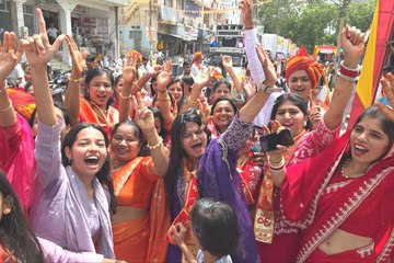 निकली भव्य शोभायात्रा, ऑपरेशन सिंदुर की झांकी ने सभी का दिल जीता