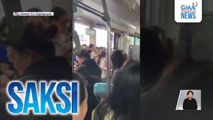 Mga pasahero ng MRT-3, pinalipat ng tren matapos magkaaberya ang isa sa mga bagon sa Boni Station | Saksi