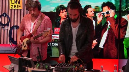 LIVE - Feu! Chatterton interprète "Allons voir" dans #LeDriveRTL2 (06/06/25)
