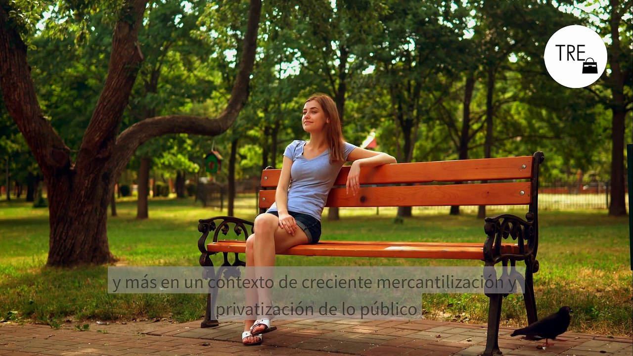 Sentarse al fresco se ha convertido en 2025 en un acto antisistema. Y no solo porque la policía de un pueblo de Granada haya pedido que no se haga