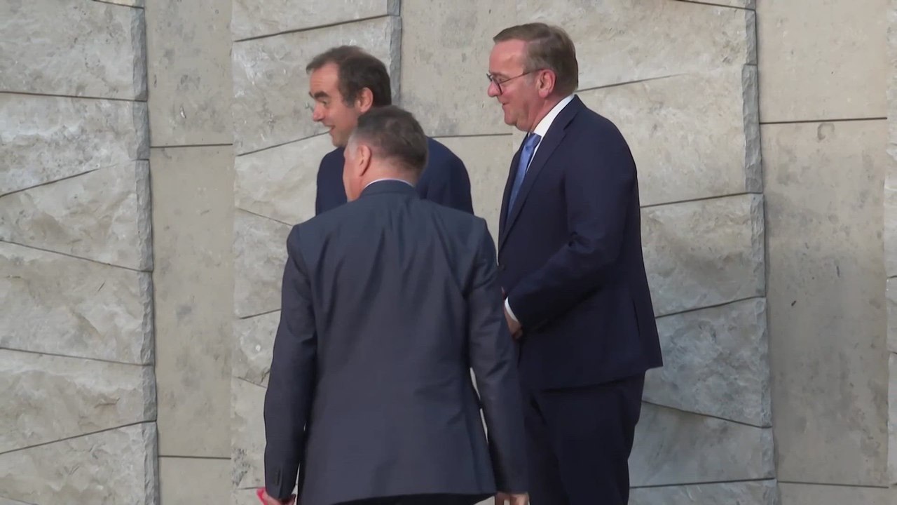 Hegseth’s Viral Pose Dominates the NATO Defense Ministers Photo