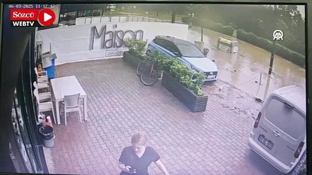 Taşkında suyun yükselme anı güvenlik kamerasınca kaydedildi