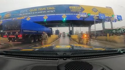 PRF apreende falsa viatura policial em Balsa Nova (PR)