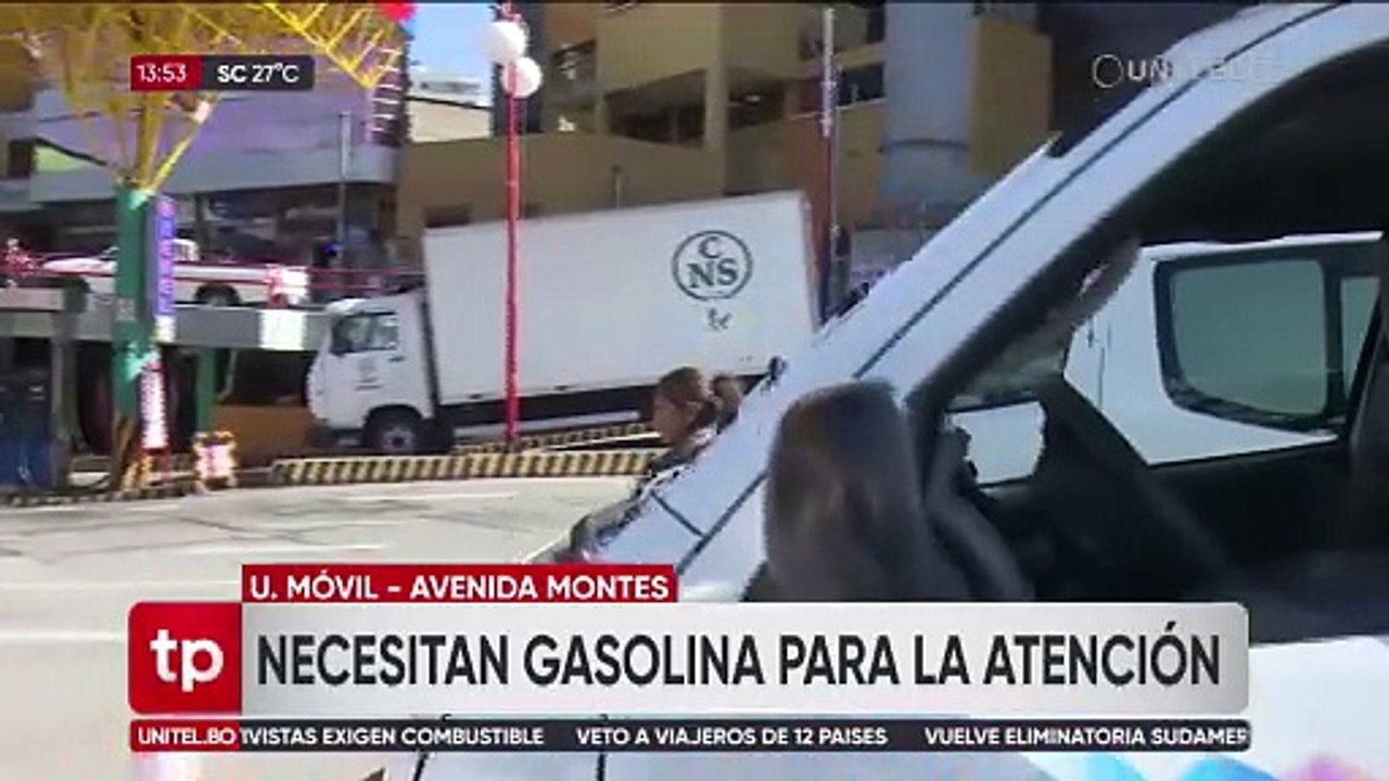 “Perjudica el traslado de pacientes”: Ambulancias bloquean en un surtidor de La Paz exigiendo combustible