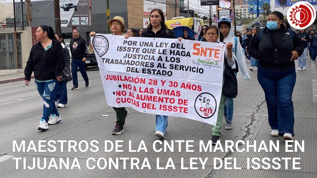 Maestros de la CNTE marchan en Tijuana contra la Ley del Issste de 2007